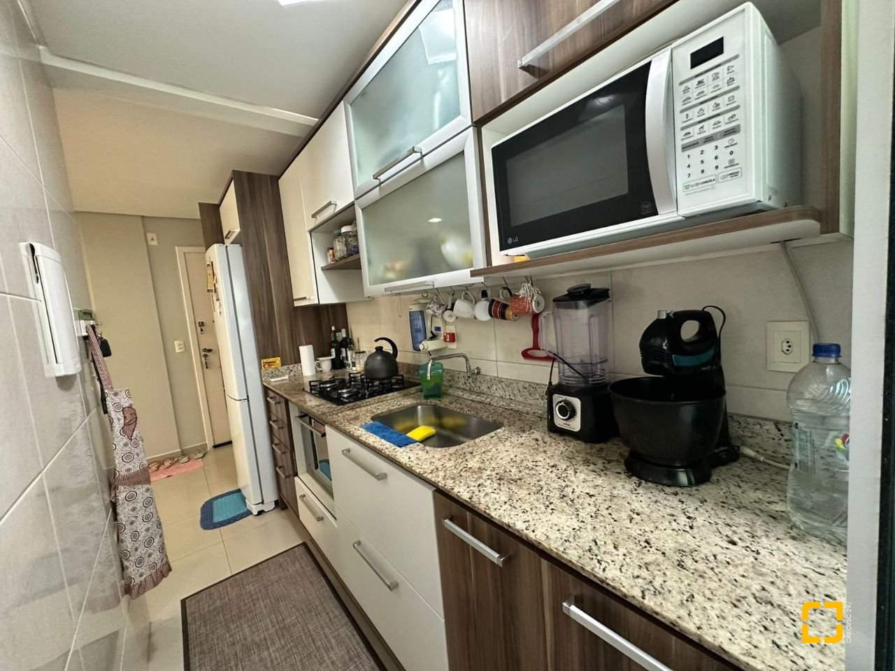 Apartamento com 63m², 2 quartos (sendo 1 suíte), 1 garagem, no bairro Pagani em Palhoça