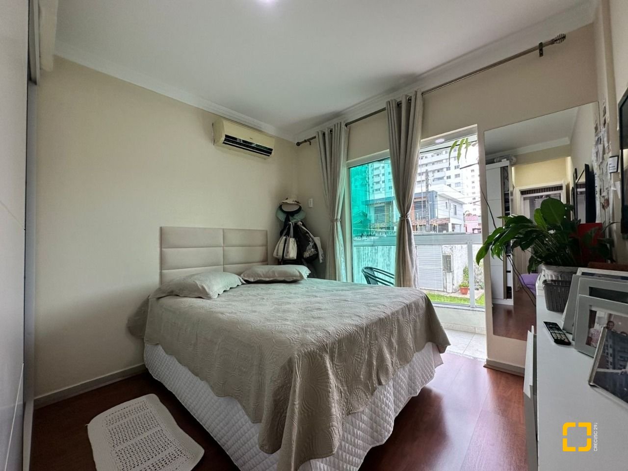 Apartamento com 63m², 2 quartos (sendo 1 suíte), 1 garagem, no bairro Pagani em Palhoça