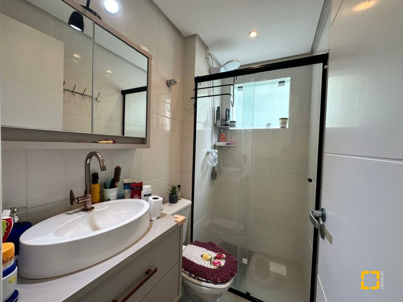 Apartamento com 63m², 2 quartos (sendo 1 suíte), 1 garagem, no bairro Pagani em Palhoça