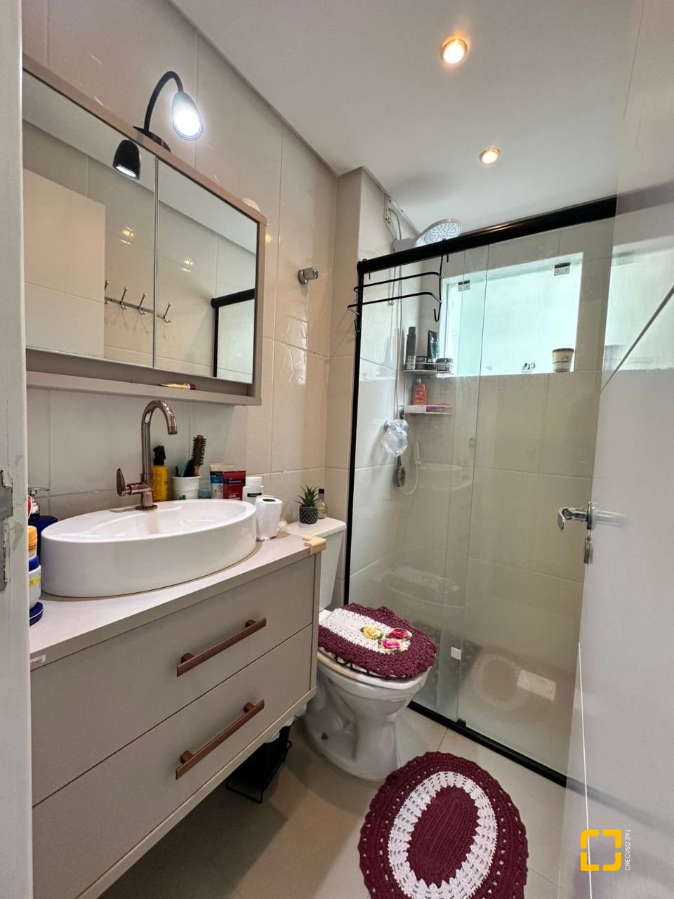Apartamento com 63m², 2 quartos (sendo 1 suíte), 1 garagem, no bairro Pagani em Palhoça