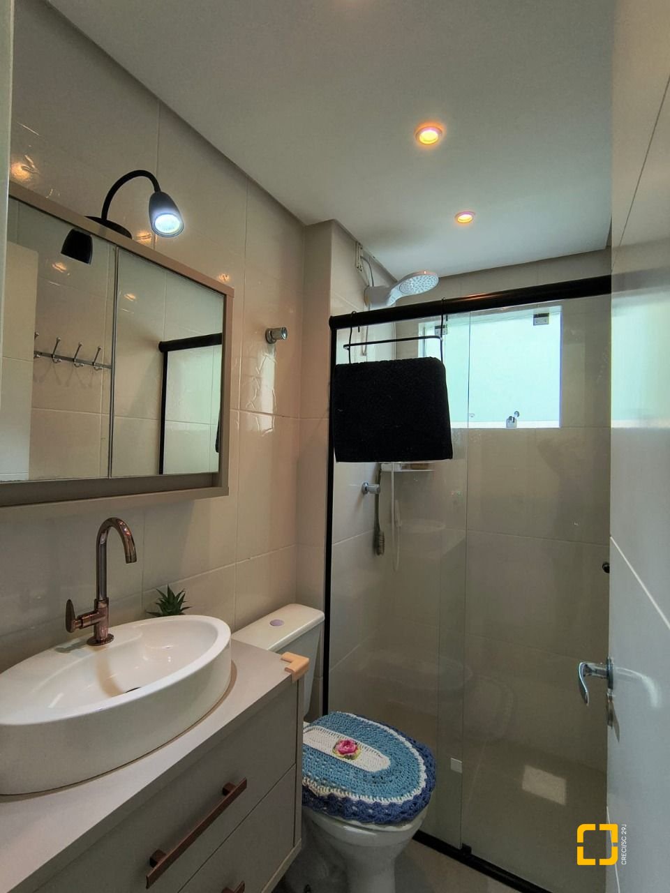 Apartamento com 63m², 2 quartos (sendo 1 suíte), 1 garagem, no bairro Pagani em Palhoça