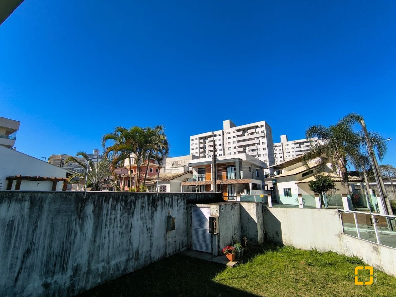 Apartamento com 63m², 2 quartos (sendo 1 suíte), 1 garagem, no bairro Pagani em Palhoça