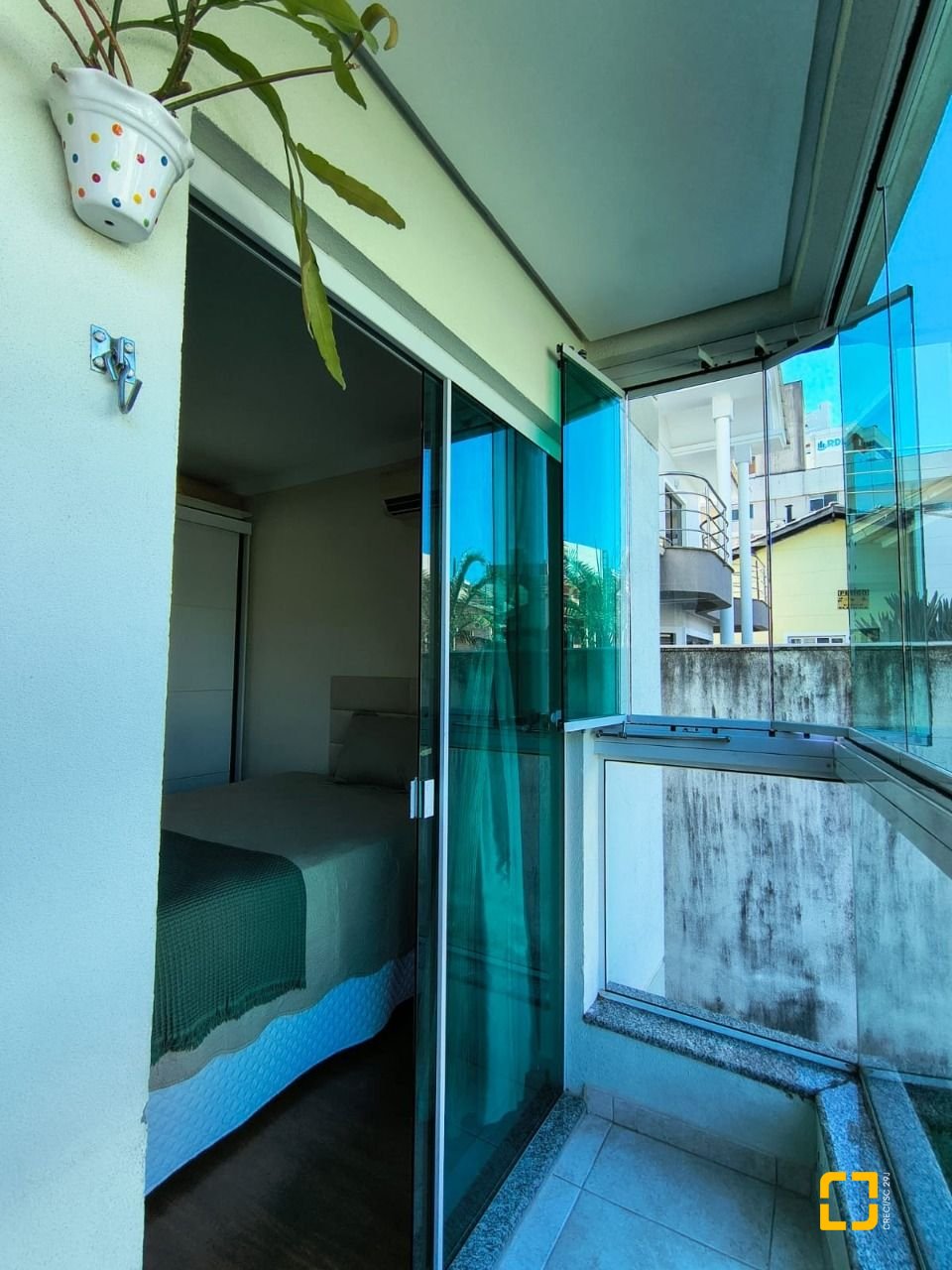 Apartamento com 63m², 2 quartos (sendo 1 suíte), 1 garagem, no bairro Pagani em Palhoça