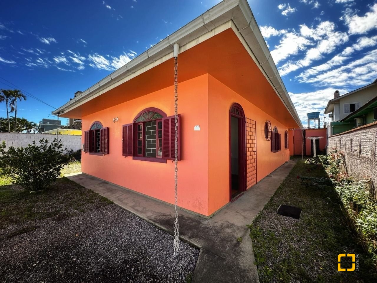 Casa com 131m², 4 quartos, 4 garagens, no bairro Aririu em Palhoça