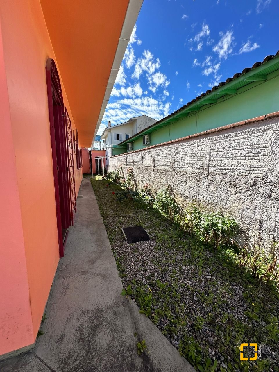 Casa com 131m², 4 quartos, 4 garagens, no bairro Aririu em Palhoça
