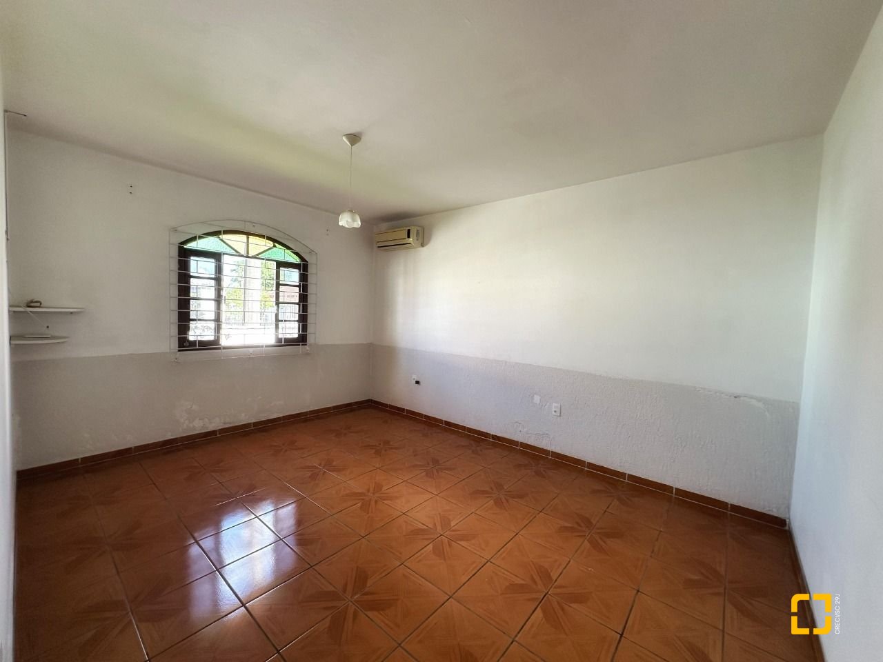 Casa com 131m², 4 quartos, 4 garagens, no bairro Aririu em Palhoça