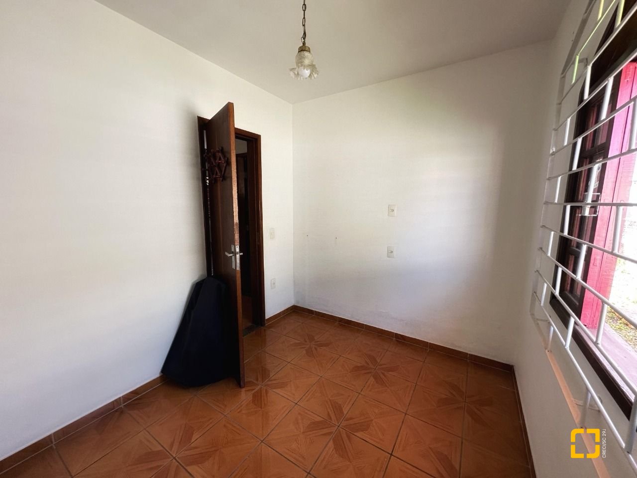 Casa com 131m², 4 quartos, 4 garagens, no bairro Aririu em Palhoça