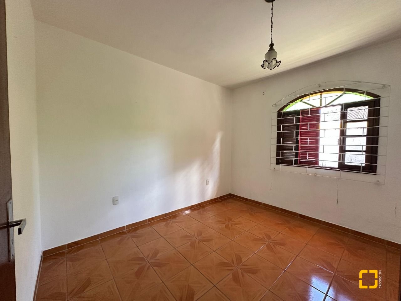 Casa com 131m², 4 quartos, 4 garagens, no bairro Aririu em Palhoça
