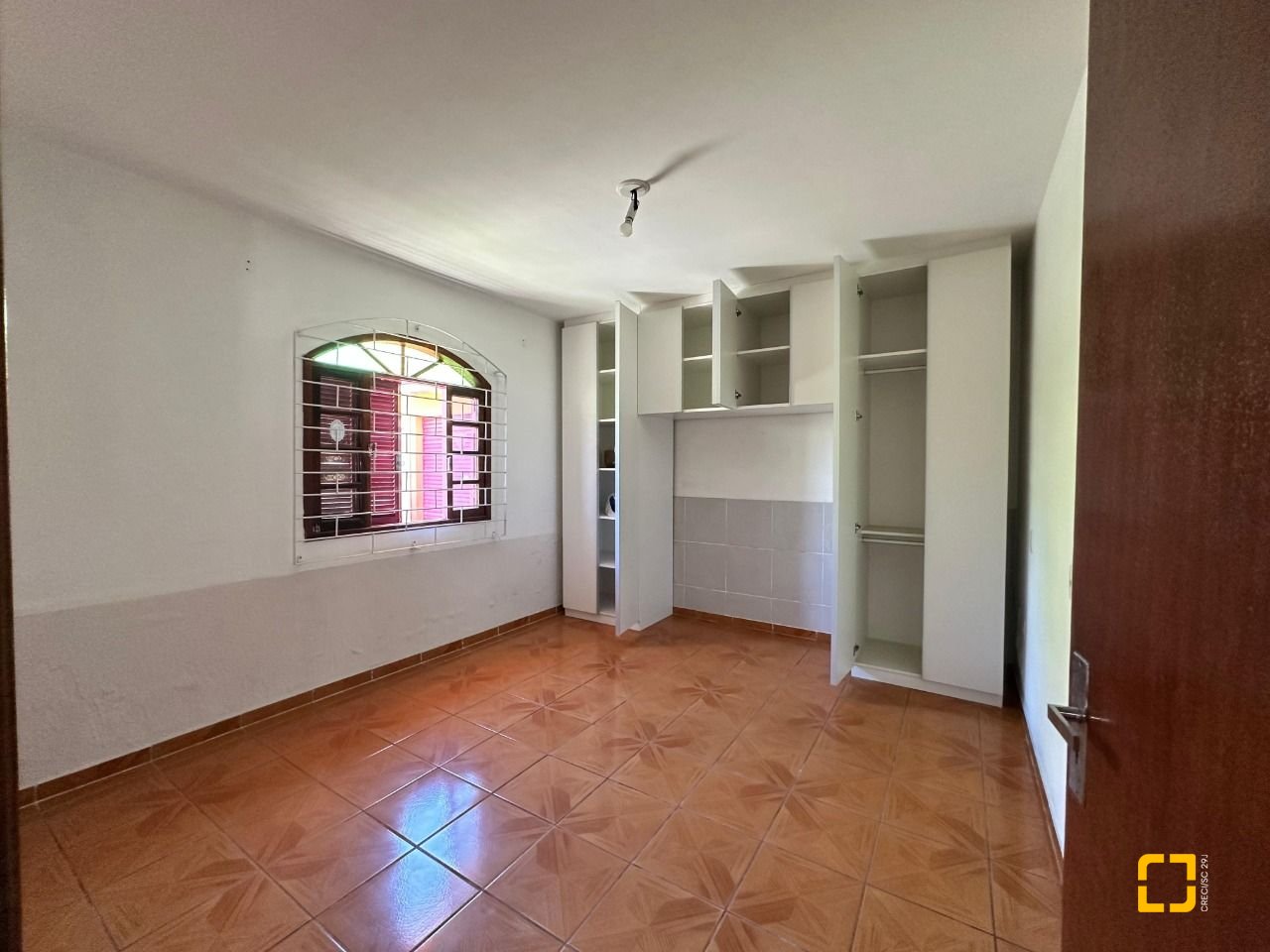 Casa com 131m², 4 quartos, 4 garagens, no bairro Aririu em Palhoça