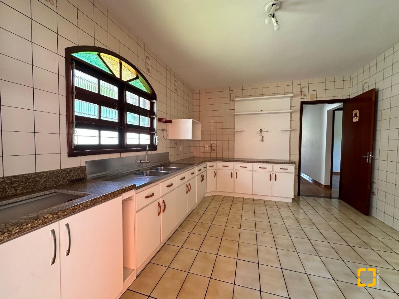 Casa com 131m², 4 quartos, 4 garagens, no bairro Aririu em Palhoça