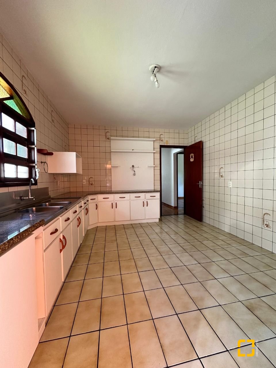 Casa com 131m², 4 quartos, 4 garagens, no bairro Aririu em Palhoça