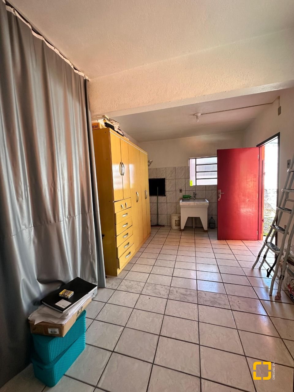 Casa com 131m², 4 quartos, 4 garagens, no bairro Aririu em Palhoça