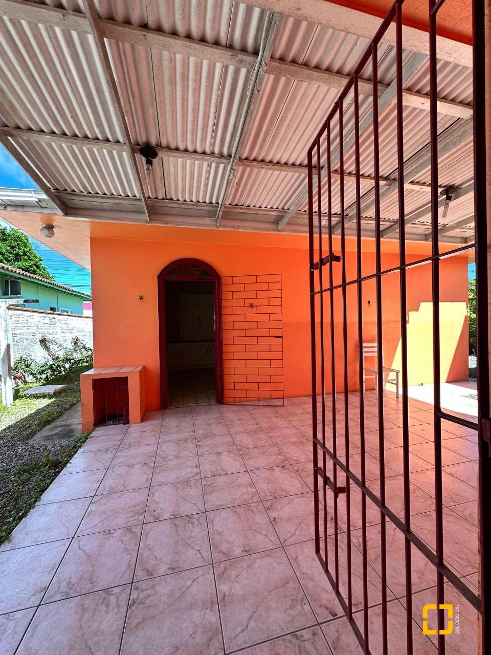 Casa com 131m², 4 quartos, 4 garagens, no bairro Aririu em Palhoça