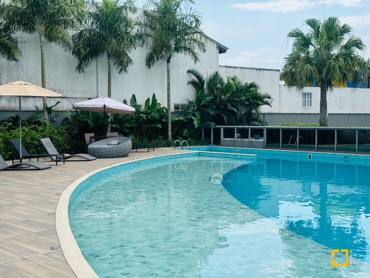 Cobertura com 294m², 6 quartos (sendo 3 suítes), 2 garagens, no bairro Campeche em Florianópolis