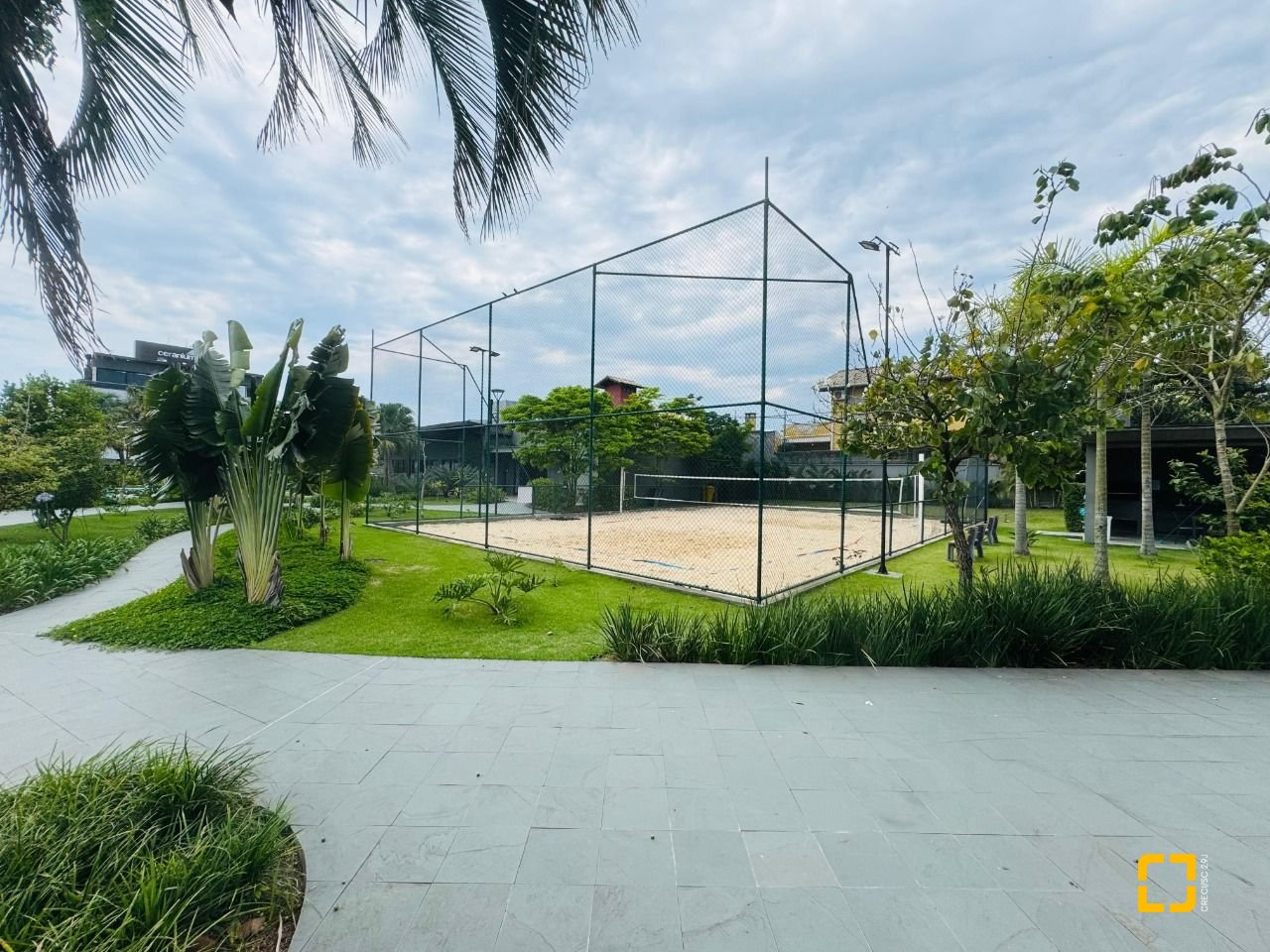 Cobertura com 294m², 6 quartos (sendo 3 suítes), 2 garagens, no bairro Campeche em Florianópolis