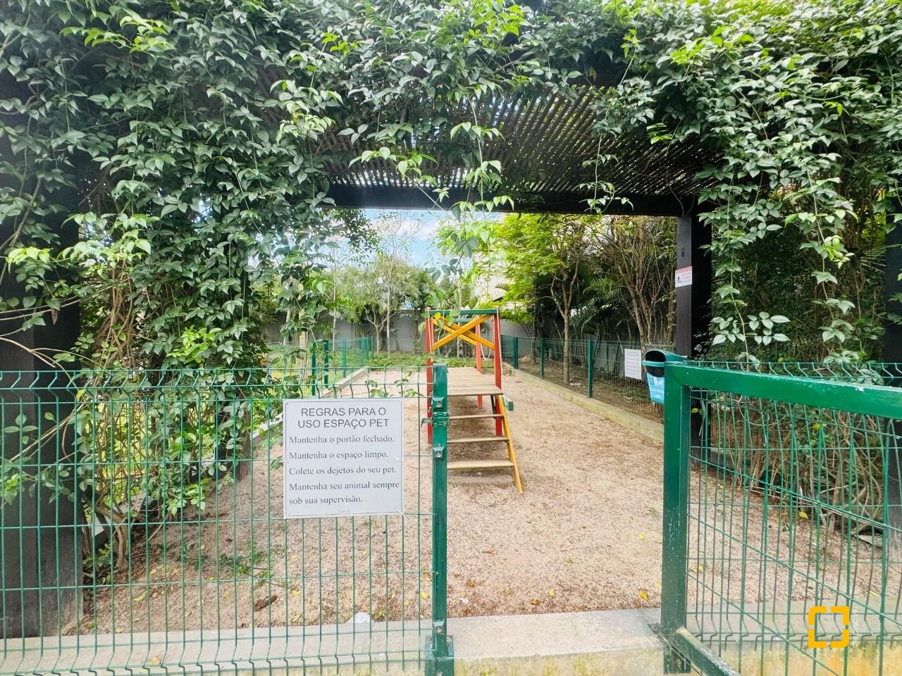 Cobertura com 294m², 6 quartos (sendo 3 suítes), 2 garagens, no bairro Campeche em Florianópolis