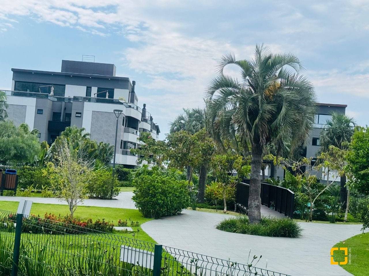 Cobertura com 294m², 6 quartos (sendo 3 suítes), 2 garagens, no bairro Campeche em Florianópolis