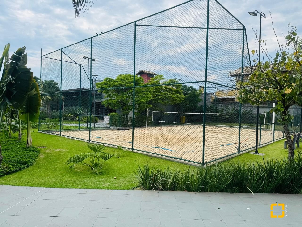Cobertura com 294m², 6 quartos (sendo 3 suítes), 2 garagens, no bairro Campeche em Florianópolis