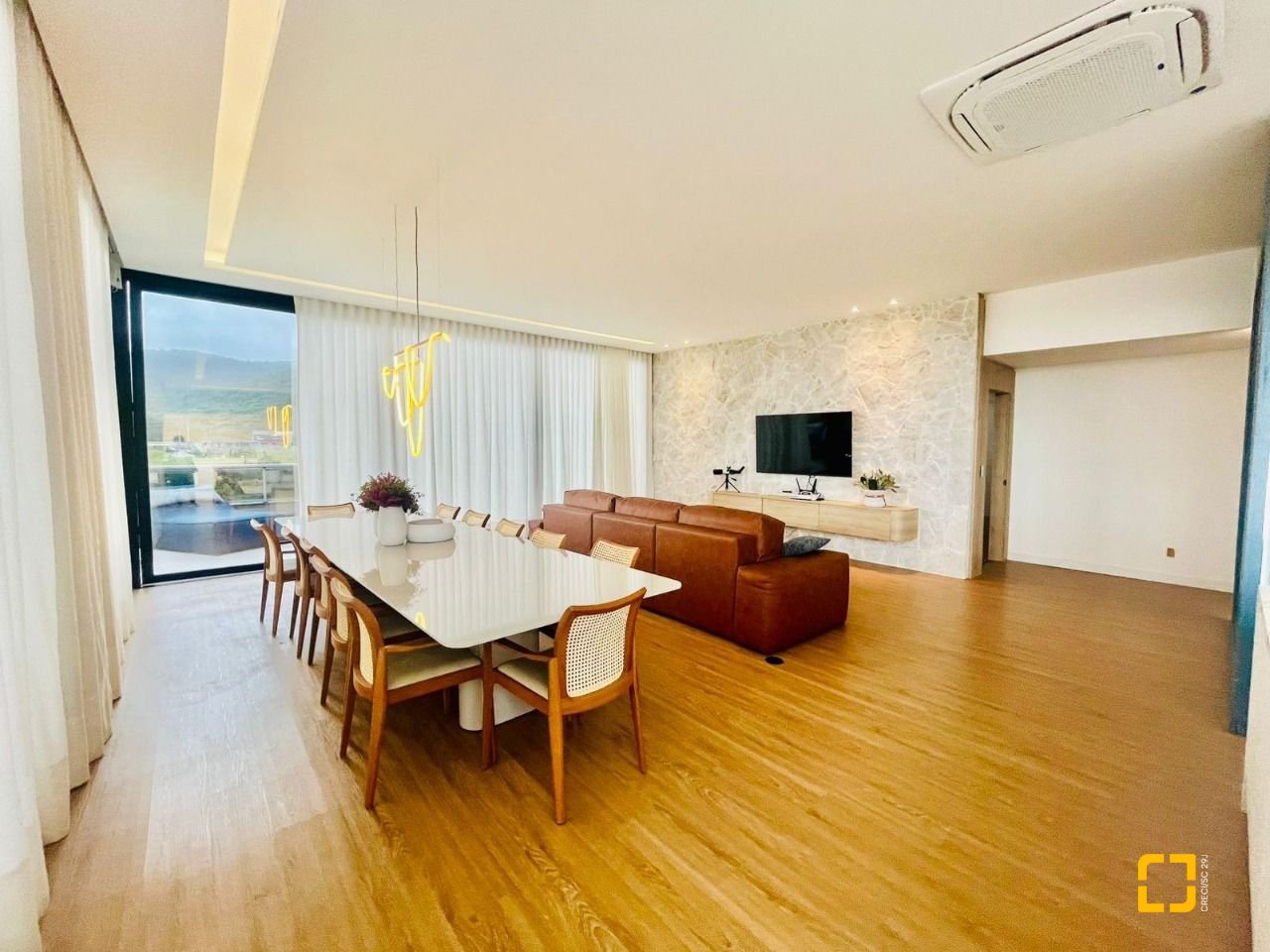 Cobertura com 294m², 6 quartos (sendo 3 suítes), 2 garagens, no bairro Campeche em Florianópolis