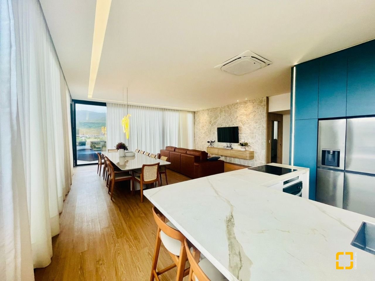 Cobertura com 294m², 6 quartos (sendo 3 suítes), 2 garagens, no bairro Campeche em Florianópolis