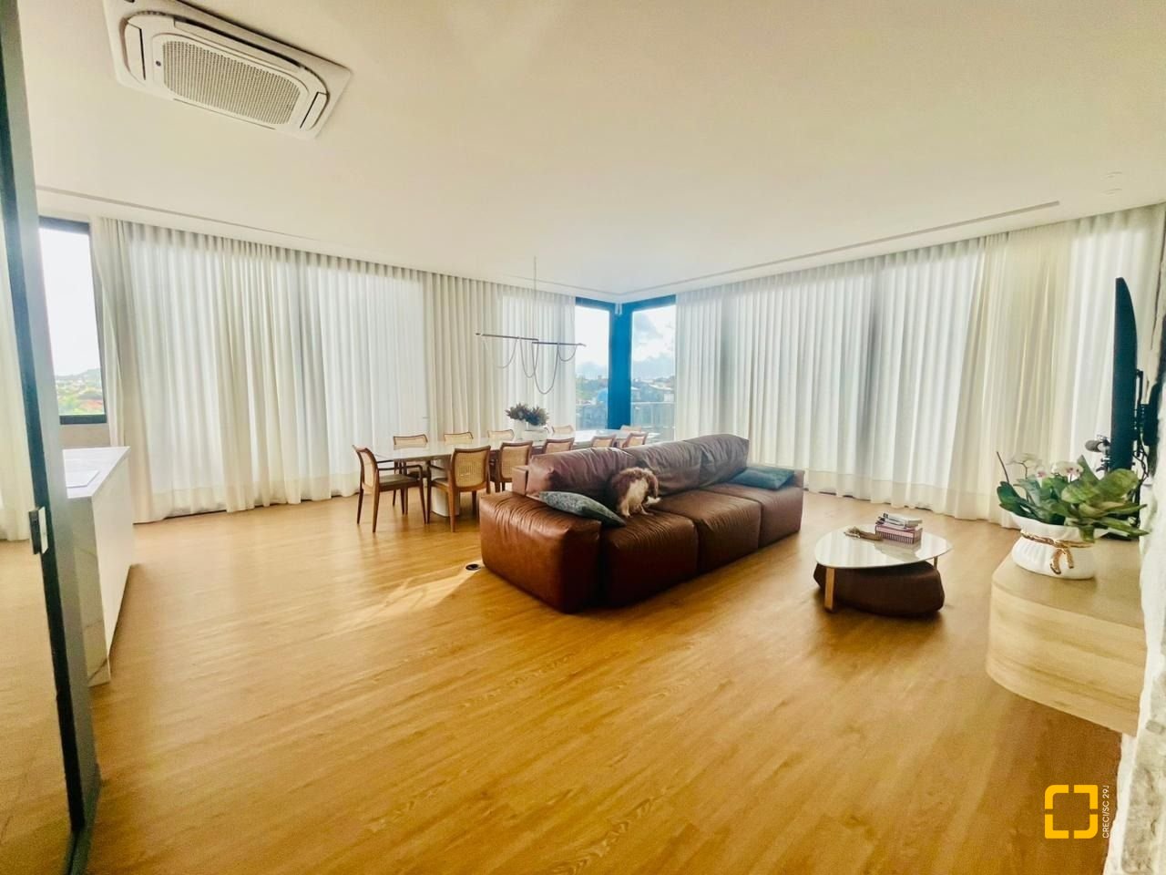 Cobertura com 294m², 6 quartos (sendo 3 suítes), 2 garagens, no bairro Campeche em Florianópolis