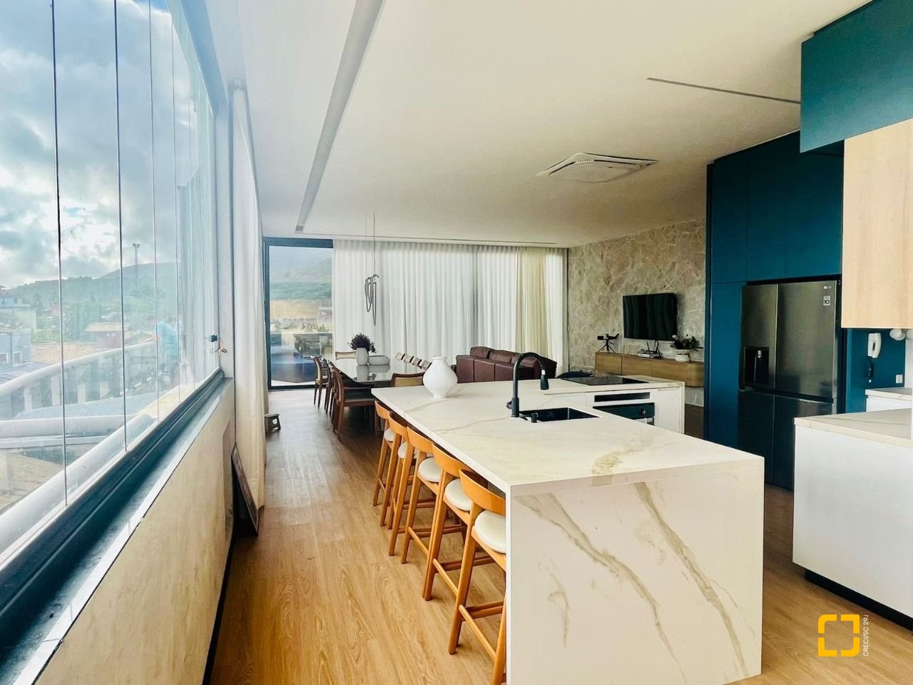 Cobertura com 294m², 6 quartos (sendo 3 suítes), 2 garagens, no bairro Campeche em Florianópolis