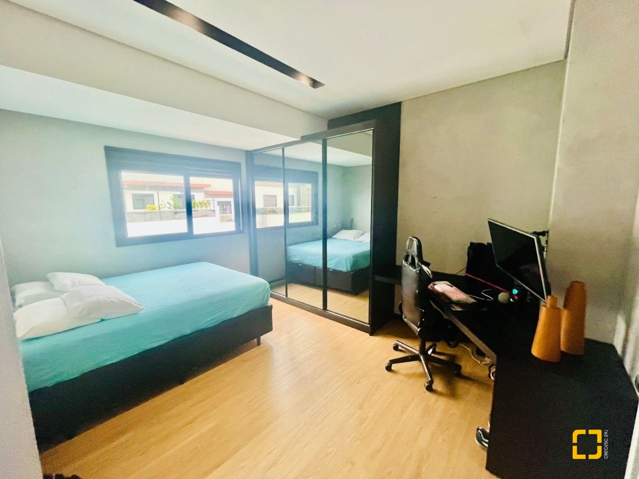Cobertura com 294m², 6 quartos (sendo 3 suítes), 2 garagens, no bairro Campeche em Florianópolis