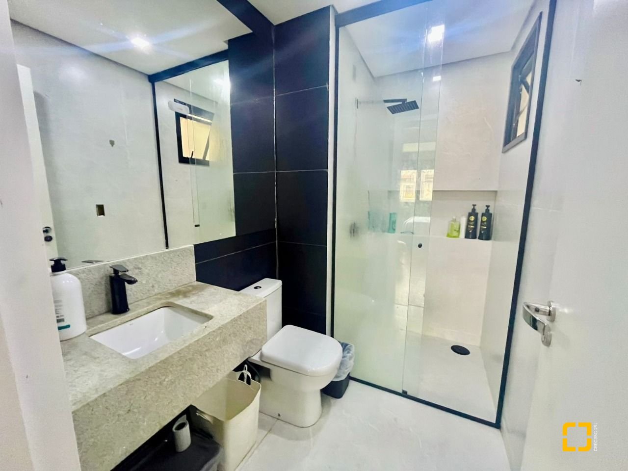 Cobertura com 294m², 6 quartos (sendo 3 suítes), 2 garagens, no bairro Campeche em Florianópolis