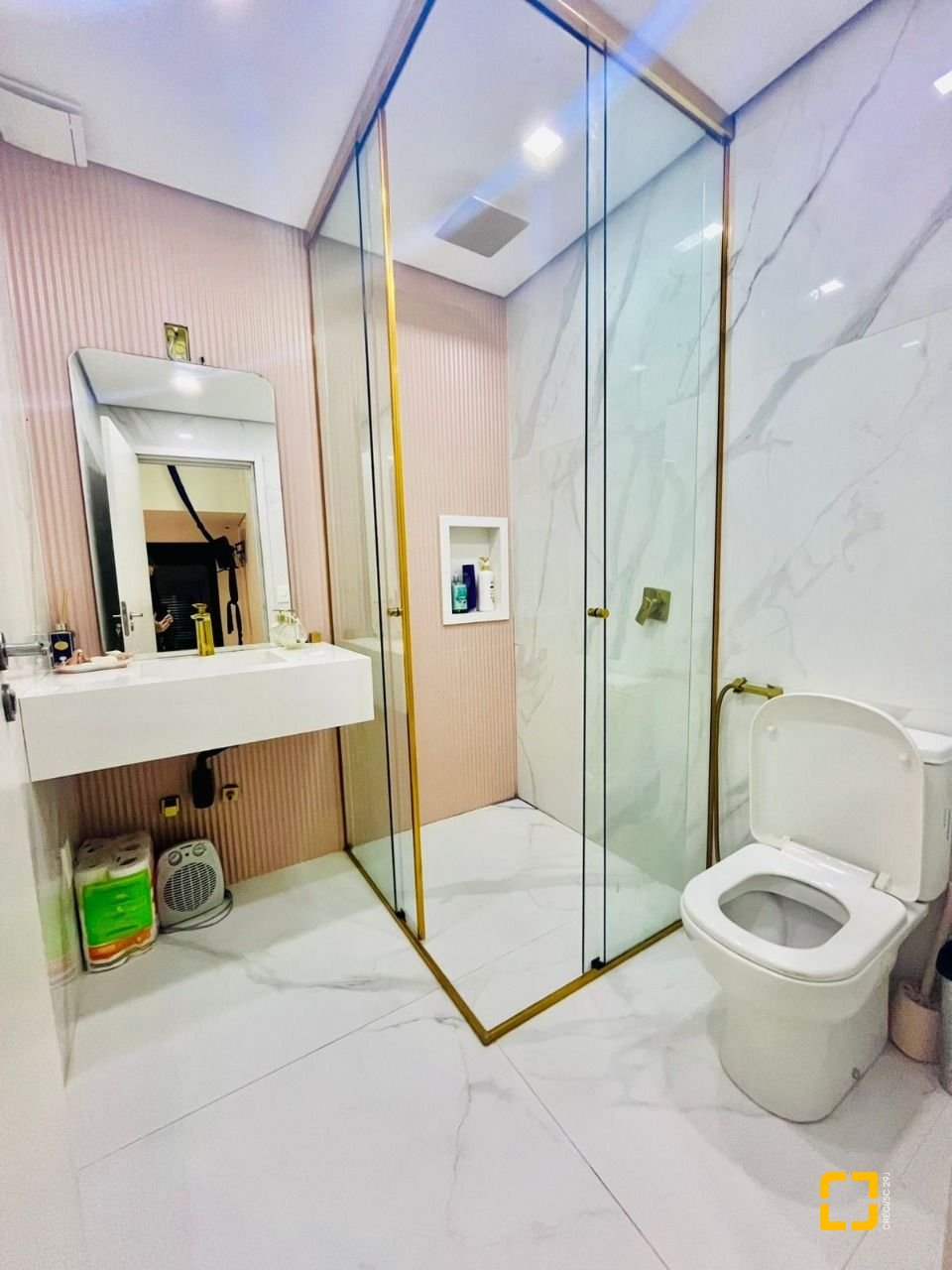 Cobertura com 294m², 6 quartos (sendo 3 suítes), 2 garagens, no bairro Campeche em Florianópolis