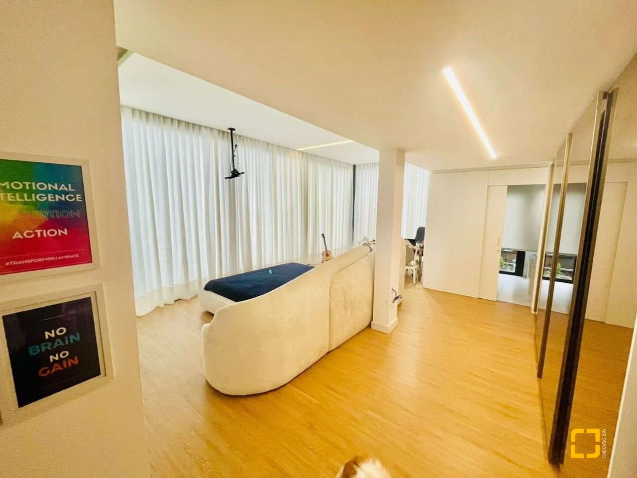 Cobertura com 294m², 6 quartos (sendo 3 suítes), 2 garagens, no bairro Campeche em Florianópolis