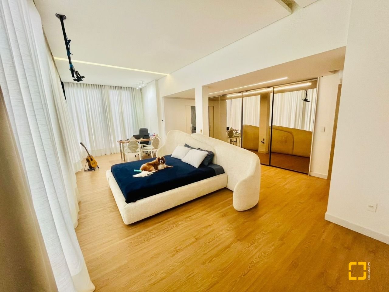 Cobertura com 294m², 6 quartos (sendo 3 suítes), 2 garagens, no bairro Campeche em Florianópolis