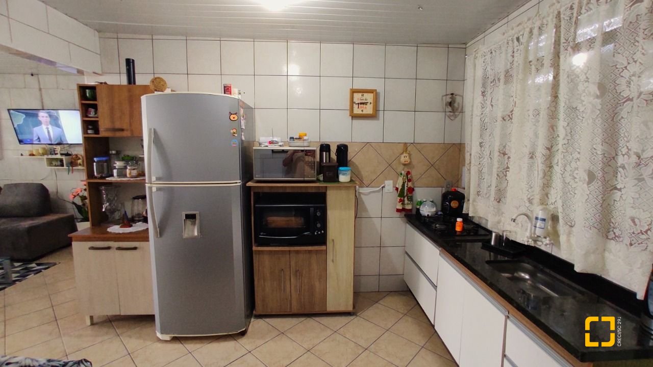Casa com 188m², 4 quartos, 4 garagens, no bairro Forquilhas em São José