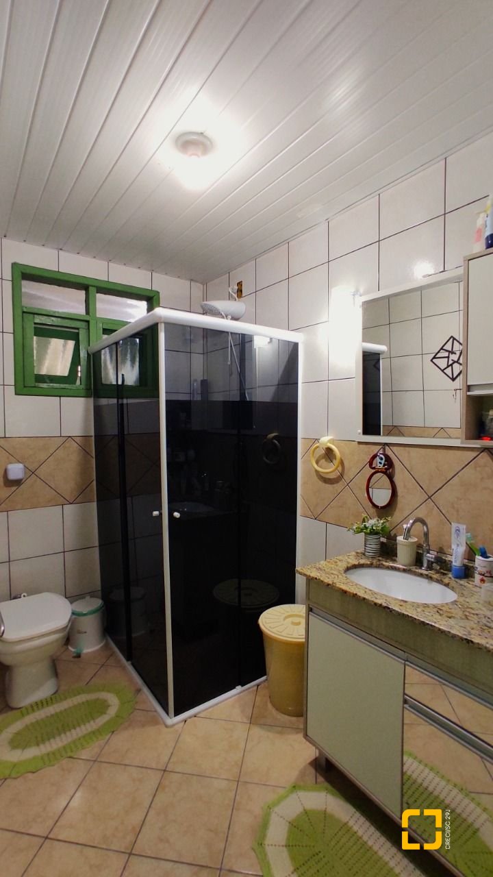 Casa com 188m², 4 quartos, 4 garagens, no bairro Forquilhas em São José