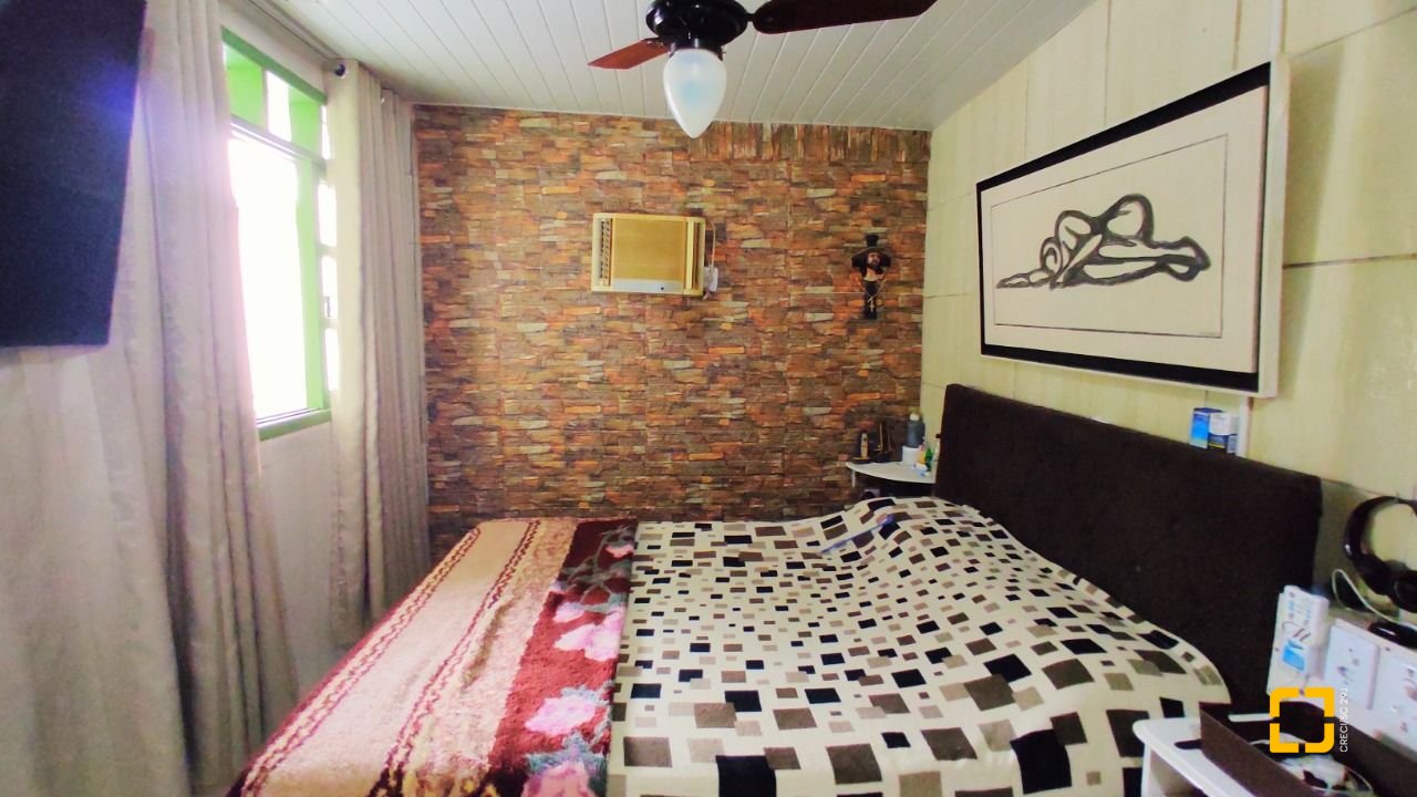 Casa com 188m², 4 quartos, 4 garagens, no bairro Forquilhas em São José