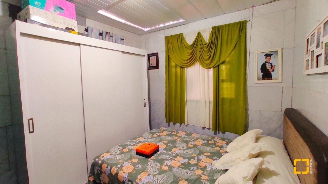 Casa com 188m², 4 quartos, 4 garagens, no bairro Forquilhas em São José