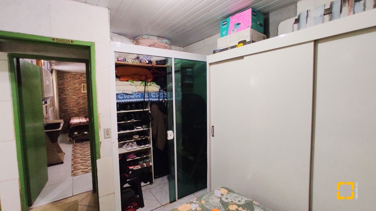 Casa com 188m², 4 quartos, 4 garagens, no bairro Forquilhas em São José