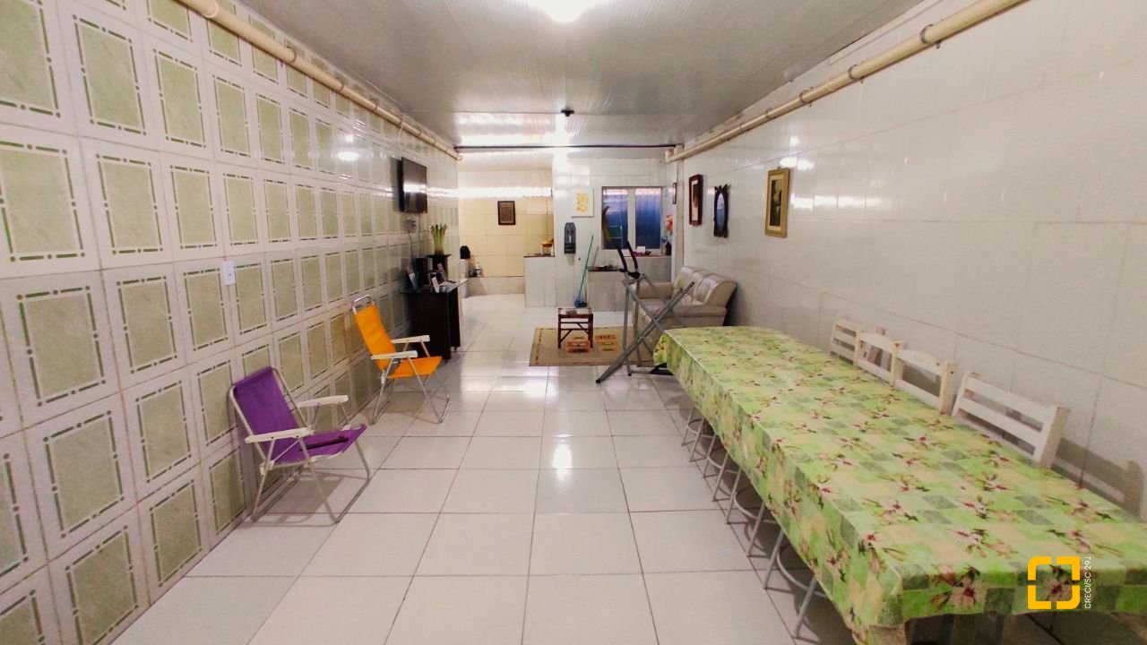 Casa com 188m², 4 quartos, 4 garagens, no bairro Forquilhas em São José