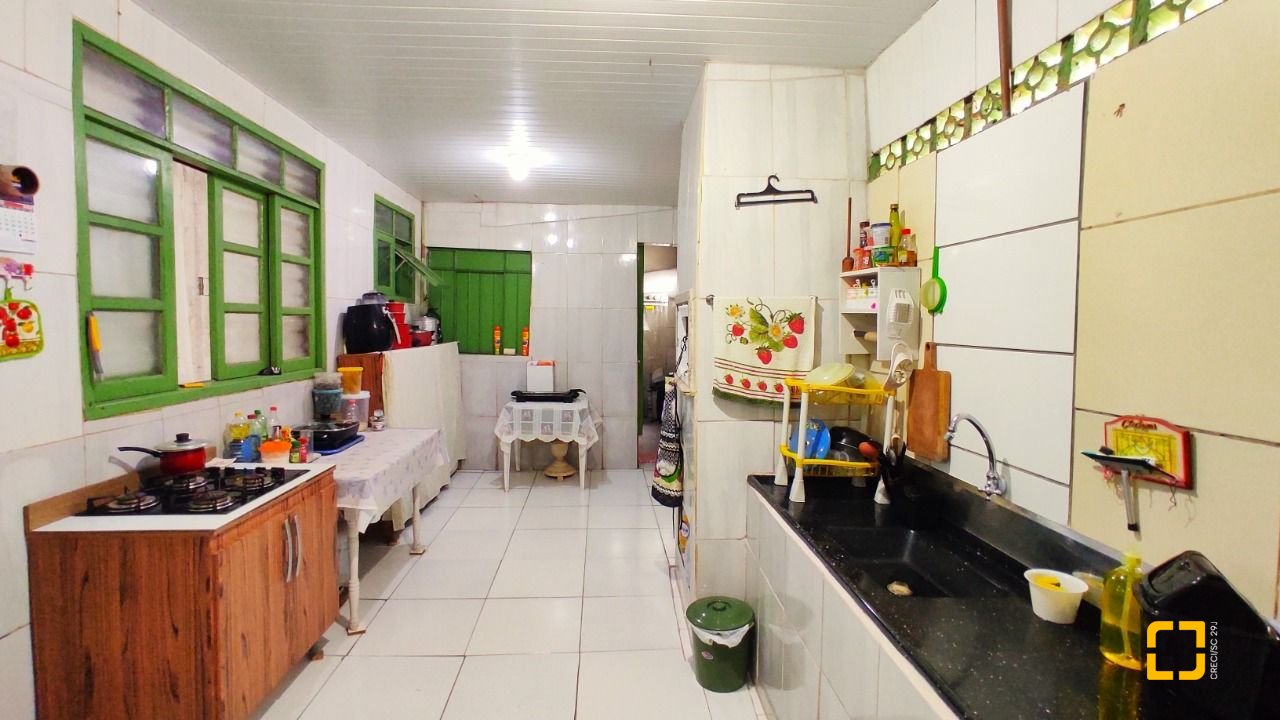 Casa com 188m², 4 quartos, 4 garagens, no bairro Forquilhas em São José