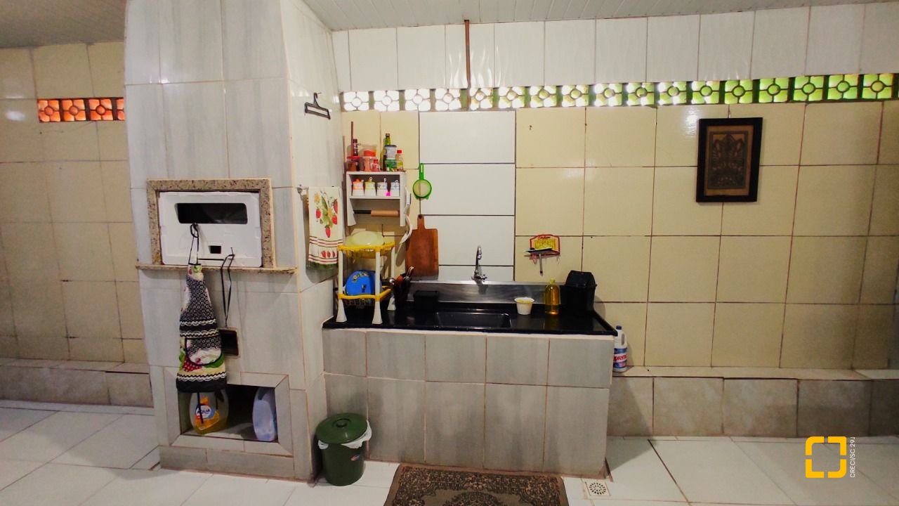 Casa com 188m², 4 quartos, 4 garagens, no bairro Forquilhas em São José