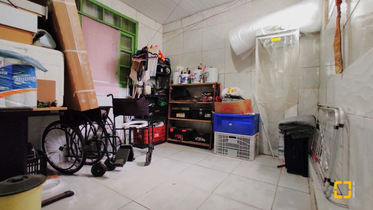 Casa com 188m², 4 quartos, 4 garagens, no bairro Forquilhas em São José