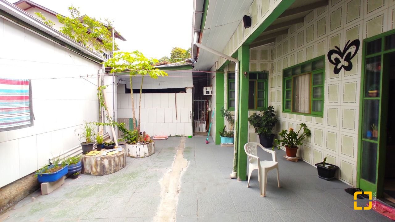 Casa com 188m², 4 quartos, 4 garagens, no bairro Forquilhas em São José