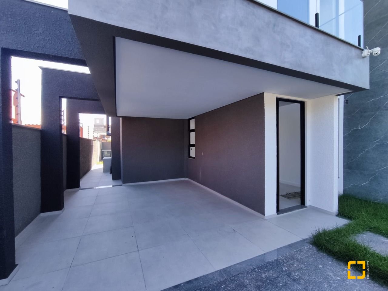 Casa com 172m², 6 quartos (sendo 3 suítes), 2 garagens, no bairro Ingleses em Florianópolis