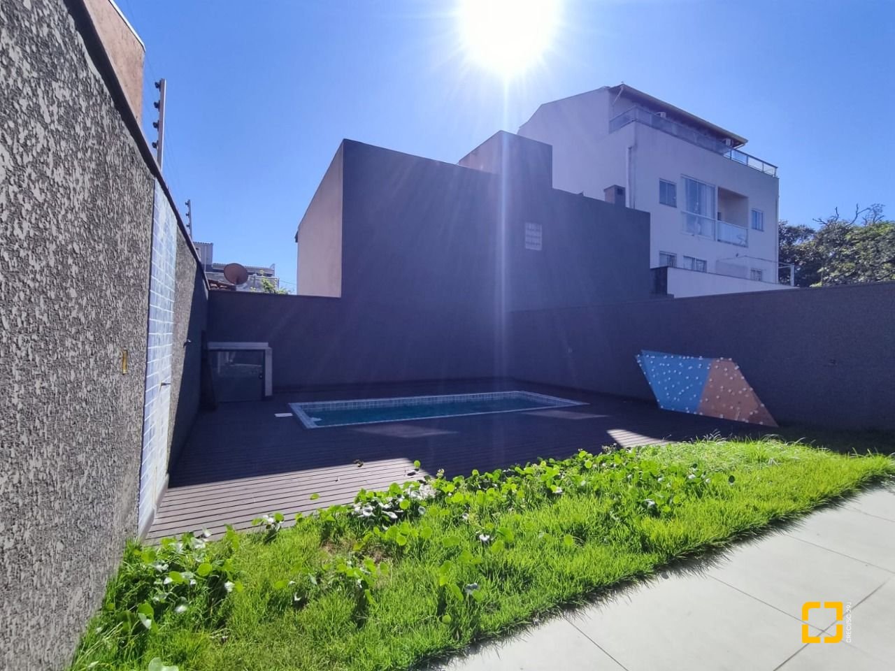 Casa com 172m², 6 quartos (sendo 3 suítes), 2 garagens, no bairro Ingleses em Florianópolis
