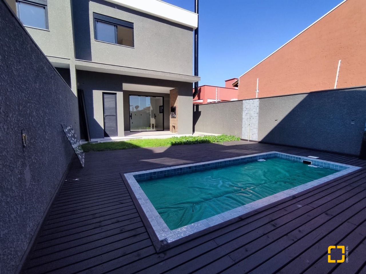 Casa com 172m², 6 quartos (sendo 3 suítes), 2 garagens, no bairro Ingleses em Florianópolis