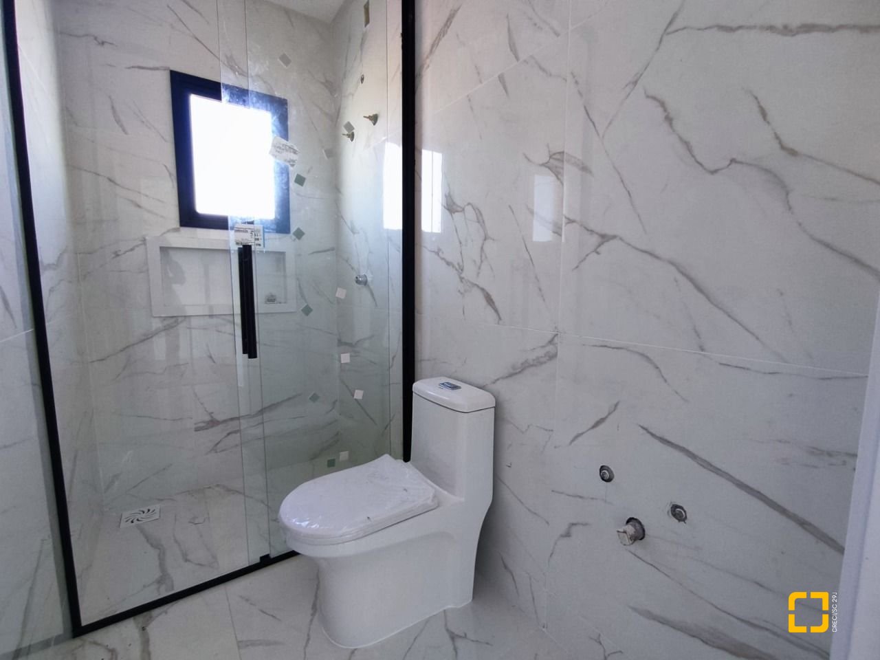 Casa com 172m², 6 quartos (sendo 3 suítes), 2 garagens, no bairro Ingleses em Florianópolis