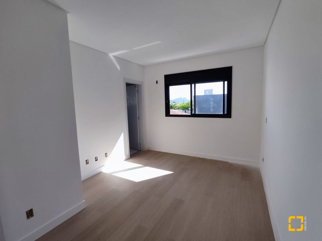 Casa com 172m², 6 quartos (sendo 3 suítes), 2 garagens, no bairro Ingleses em Florianópolis