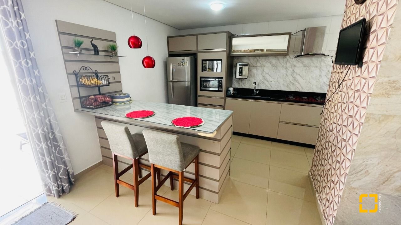 Cobertura com 180m², 5 quartos (sendo 2 suítes), 2 garagens, no bairro Ingleses em Florianópolis