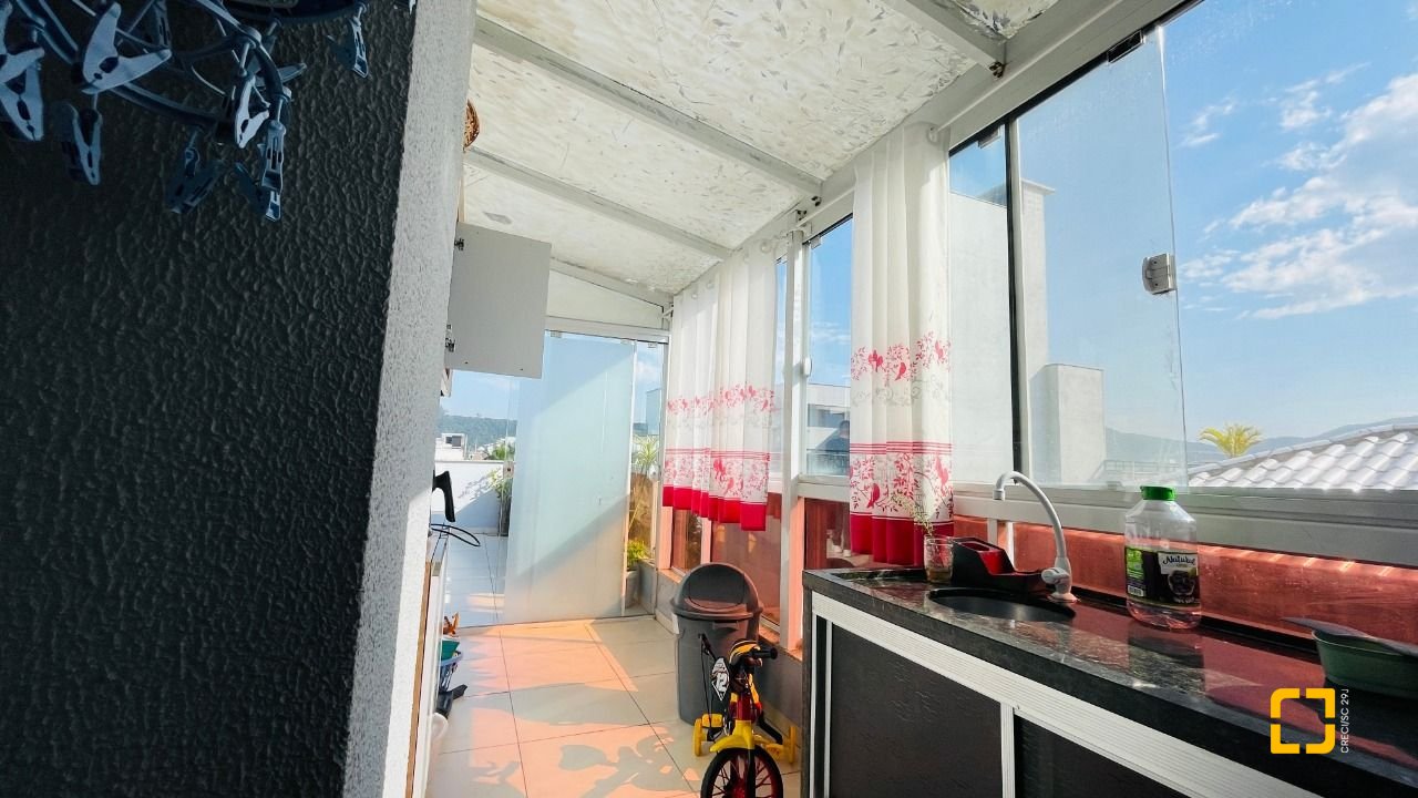 Cobertura com 180m², 5 quartos (sendo 2 suítes), 2 garagens, no bairro Ingleses em Florianópolis