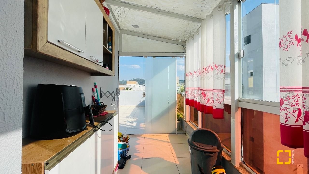 Cobertura com 180m², 5 quartos (sendo 2 suítes), 2 garagens, no bairro Ingleses em Florianópolis