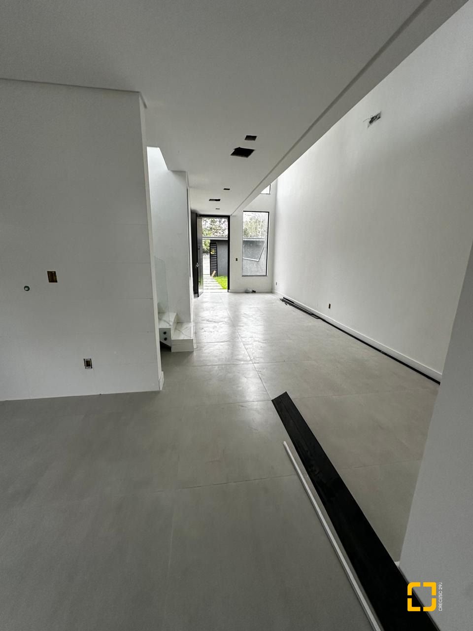 Casa com 172m², 6 quartos (sendo 3 suítes), 2 garagens, no bairro Ingleses em Florianópolis